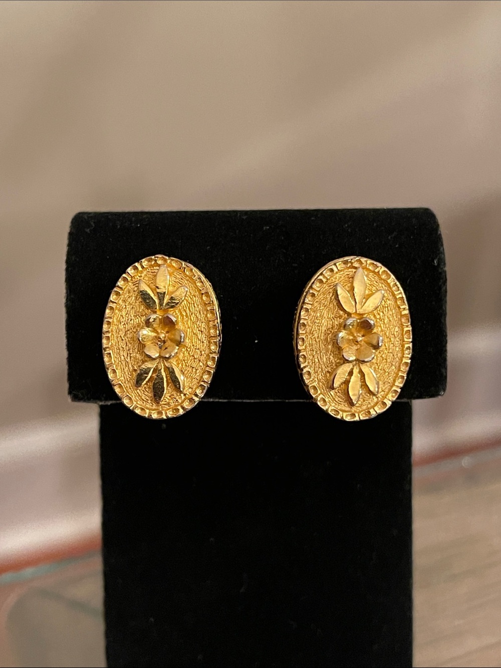 Vintage Gold-tone Textured Oval Floral Clip On Earrings